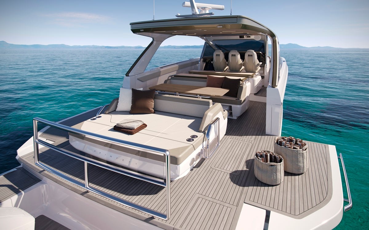 C48 aft deck entertaining area