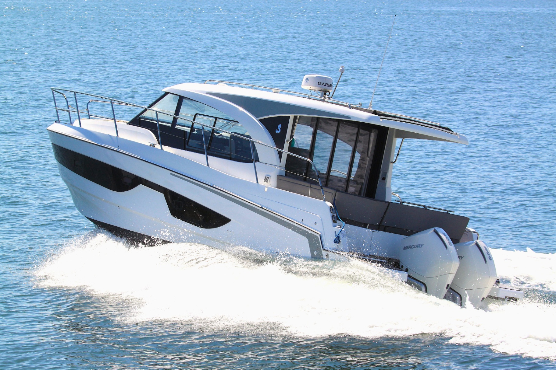 2022 36' Beneteau Antares 11